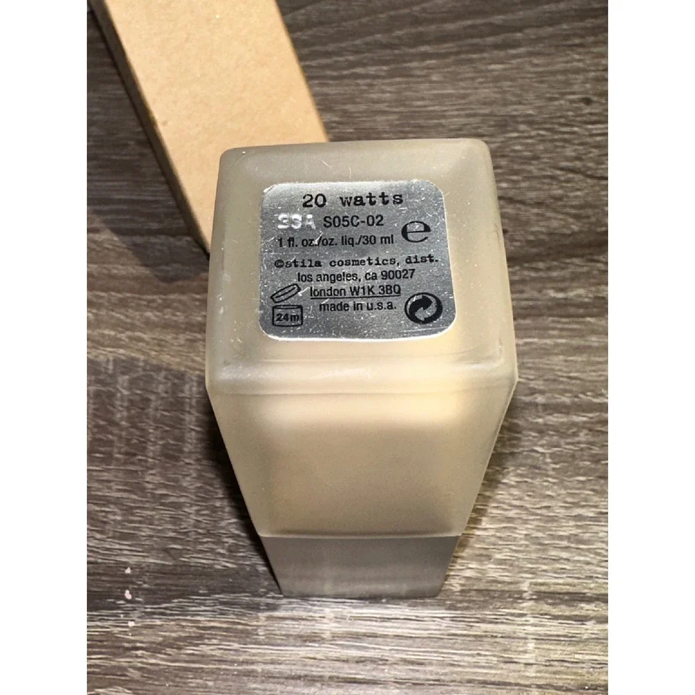 Stila Illuminating Liquid‎ Foundation 20 Watts 1oz Radiant Glow face coverage